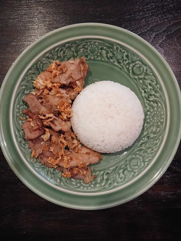 Garlic & Pepper On Rice ผัดกระเทียมราดข้าว